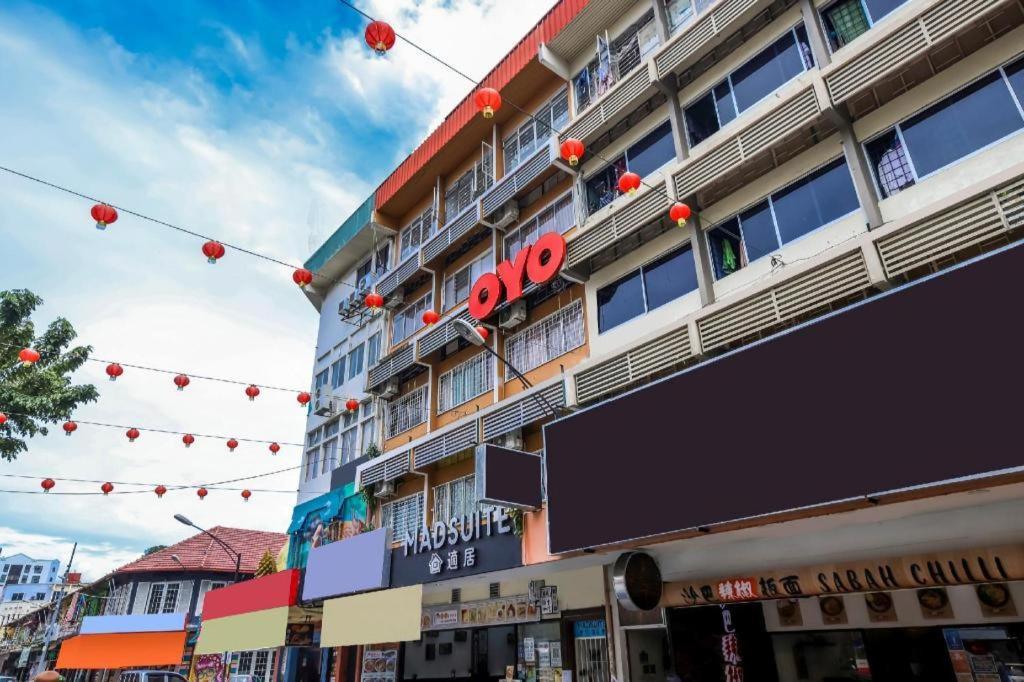 Oyo 43993 Madsuite Kota Kinabalu Exterior photo