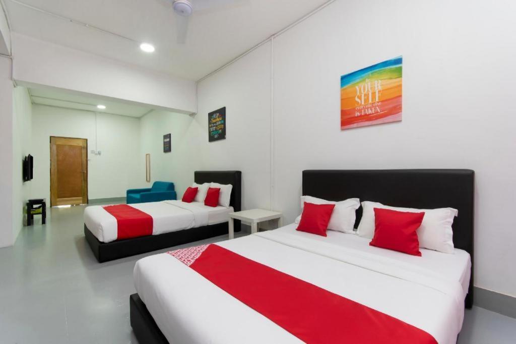 Oyo 43993 Madsuite Kota Kinabalu Exterior photo